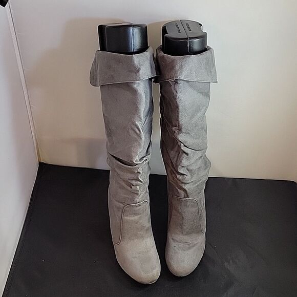 CHARLOTTE RUSSE LONG PLEATED ROUND TOE SOLID KNEE HIGH SLIP-ON BOOT - Picture 7 of 13